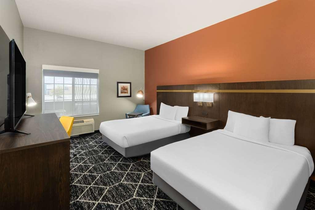 La Quinta By Wyndham Olathe Hotel Room photo